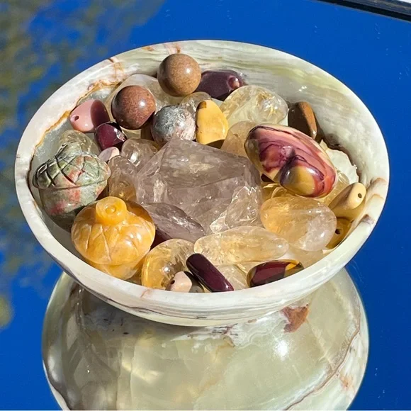 Smoky Quartz point, Mookite Jasper Heart, Green & Yellow Acorns, Onyx Bowl - Picture 11 of 17